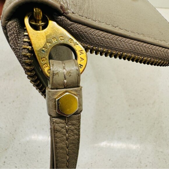 Marc by Marc Jacobs Wristlet Wallet Cell Phone Coin Tan Leather Full Zip Closure - Picture 15 of 15